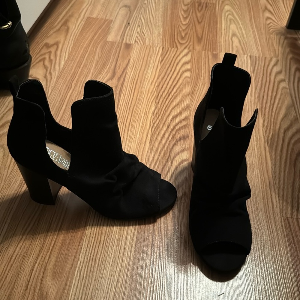 Size 7.5 women peep toe heels
